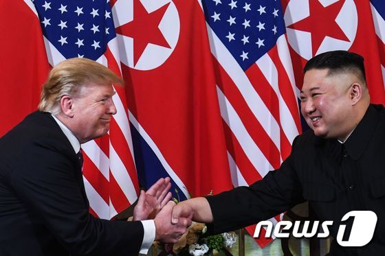 도널드 트럼프 미국 대통령(왼쪽)과 김정은 북한 국무위원장 <자료사진> © AFP=뉴스1