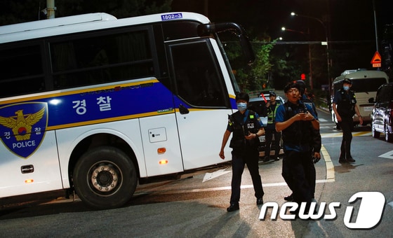 박원순 시장 야간수색 대기, 분주한 경찰