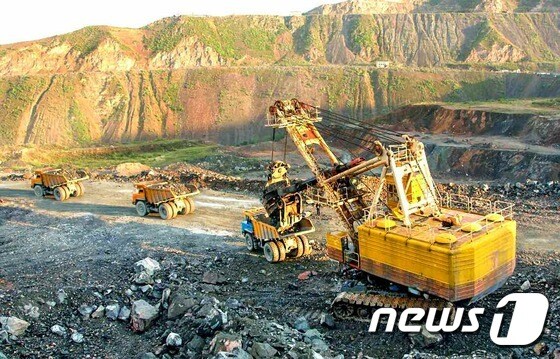 철정광 생산 중인 북한 무산광산연합기업소