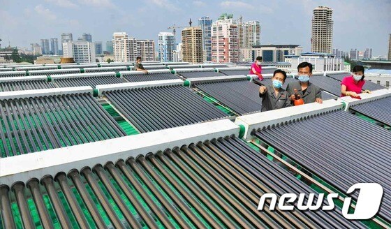 북한, 태양열 에너지 활용 두고 '엄지 척'…