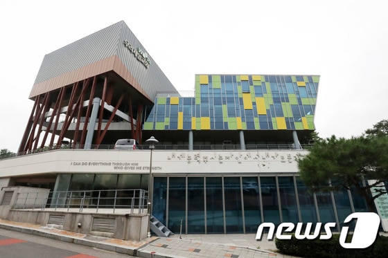 12일 경기도 용인시 기흥구 우리제일교회 정문이 닫혀 있다./뉴스1 © News1 조태형 기자
