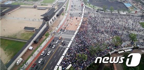 15일 서울 종로구 광화문광장 집회 2020.8.15 /© News1 김명섭 기자