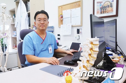 부산 남천동 좋은강안병원 척추센터 신경외과  전상호 소장. /© 뉴스1