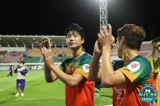 강원FC는 종료 직전 김지현의 극장골로 상주와 2-2로 비겼다. (한국프로축구연맹 제공) © 뉴스1