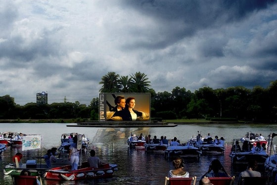 호수에 떠 있는 보트 위에서 즐기는 영화 관람. 이스라엘관광청 제공