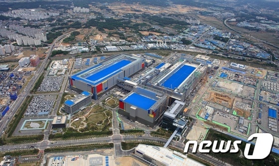 삼성전자의 세계 최대 규모의 반도체 공장인 평택 2라인.(삼성전자 제공)2020.8.30/뉴스1