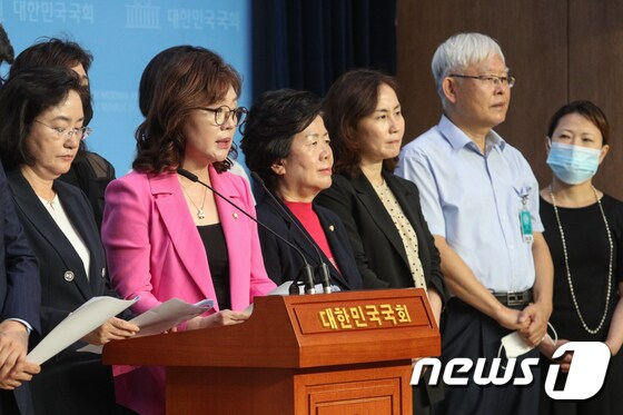 '위력에 의한 성범죄 근절 촉구 기자회견'