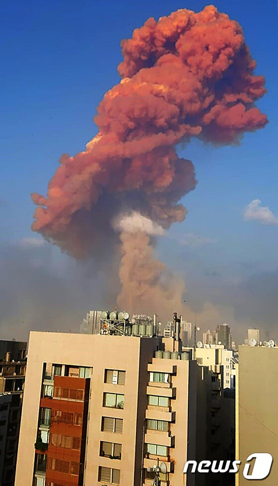 [사진] 대규모 폭발사고에 화염 치솟는 베이루트