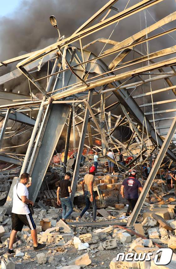 [사진] 레바논 폭발사고에 형체도 없이 파손된 건물
