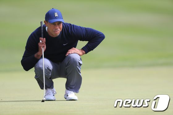 골프황제 타이거 우즈(미국)가 8일(한국시간) PGA 챔피언십 2라운드에서 부진을 겪었다. © AFP=뉴스1