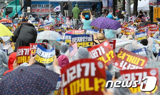 '경복궁역 인근에서 열린 정부 정책 규탄 집회'