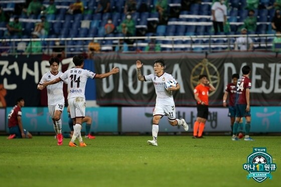 경남FC가 대전 원정에서 3-2 극적인 역전승을 거뒀다. (한국프로축구연맹 제공) © 뉴스1