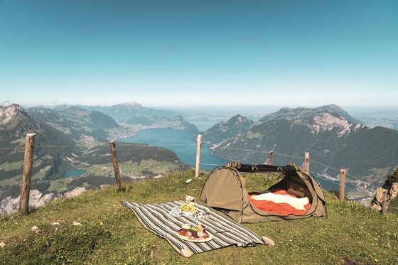 루체른 호수를 바라보며 잠들 수 있는 파노라마 텐트. 스위스관광청 제공