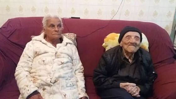 어릴 적 스페인 독감을 앓았다가 이번에 코로나19 완치 판정을 받은 102세 브라질 노인 하이문두 레오나르두 지 올리베이라(오른쪽). 왼쪽은 아내 니베르시나 마리아. <출처=브라질 G1뉴스, 데일리메일>