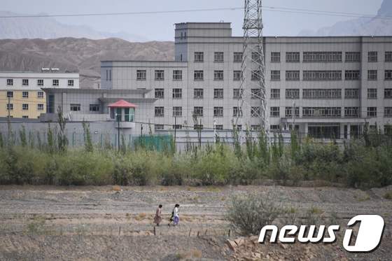 중국 서부 신장 자치구 '재교육' 수용소 © AFP=뉴스1