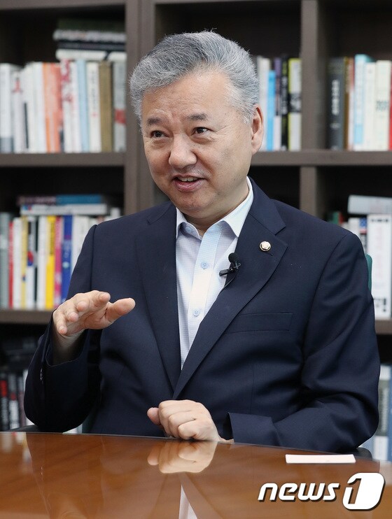 18일 뉴스1이 홍성국 더불어민주당 의원을 인터뷰 하고 있다. 2020.9.18/뉴스1 © News1 박세연 기자