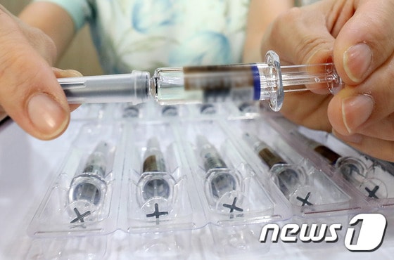 22일 서울 송파구의 한 소아병원에서 본 독감 백신 앰플의 모습. 2020.9.22/뉴스1 © News1 이동해 기자