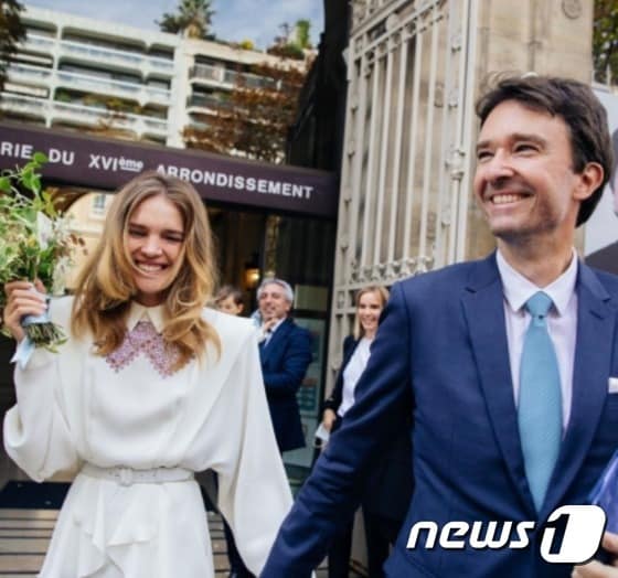나탈리아 보디아노바(왼쪽)와 앙투완 아르노의 결혼식 모습. 출처-인스타그램 갈무리© 뉴스1