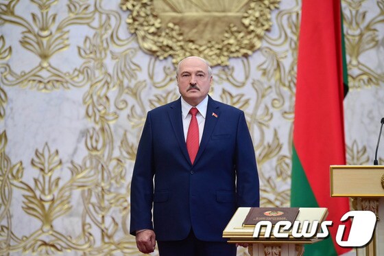 알렉산드르 루카셴코 벨라루스 대통령이 23일 비밀리에 취임식을 실시했다. © AFP=뉴스1