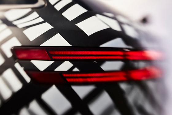 제네시스, 지-매트릭스 패턴으로 감싼 GV70 공개(제네시스 제공)
