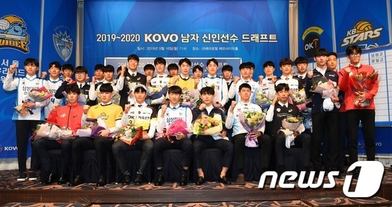 한국배구연맹이 내달 6일 남자부 신인선수 드래프트를 실시한다. 사진은 지난해의 모습. (한국배구연맹 제공) © 뉴스1