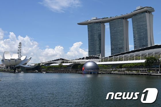싱가포르 랜드마크 마리나베이샌즈  호텔 전경.  © AFP=뉴스1 자료 사진