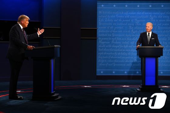 도널드 트럼프 미국 대통령과 조 바이든 민주당 대선 후보의 1차 대선 토론 © AFP=뉴스1