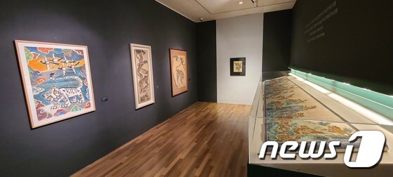 운보 김기창 '신비로운 동방의 샛별' (왼쪽) 등 호랑이 관련 미술작품들.© 뉴스1 이기림 기자