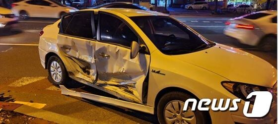 지난해 11월25일 A씨가 타고 있던 차량 사고 당시 모습.(미소유니온 제공)/© 뉴스1