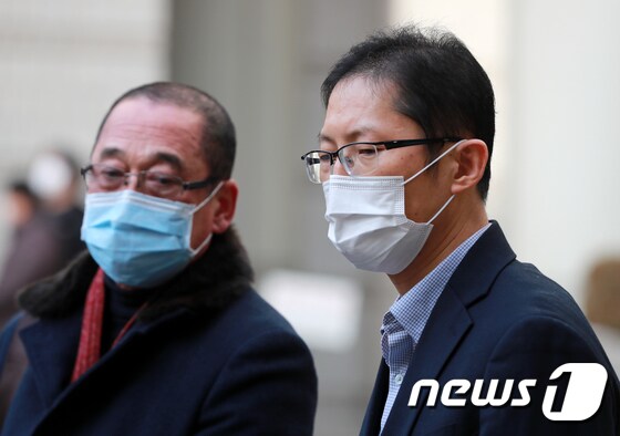 박준영 변호사(오른쪽)와 황상만 전 군산경찰서 형사반장. © News1 구윤성 기자