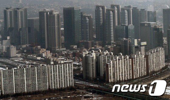 서울 여의도 63빌딩에서 바라본 서울 아파트단지. © News1 박세연 기자