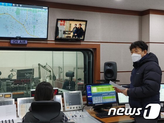 라디오 생방송 중 극단적인 선택을 암시한 청취자의 목숨을 구한 대전교통방송 황금산 피디 (대전교통방송 제공) © 뉴스1