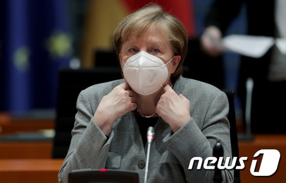 마스크를 쓴 앙겔라 메르켈 독일 총리. © 로이터=뉴스1
