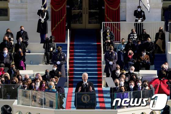 조 바이든 미국 대통령이 20일(현지시간) 워싱턴 의사당에서 열린 취임식에서 선서를 마치고 연설하고 있다. © AFP=뉴스1 © News1 우동명 기자