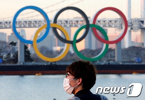 도쿄에서 올림픽 엠블럼의 모습. © 로이터=뉴스1