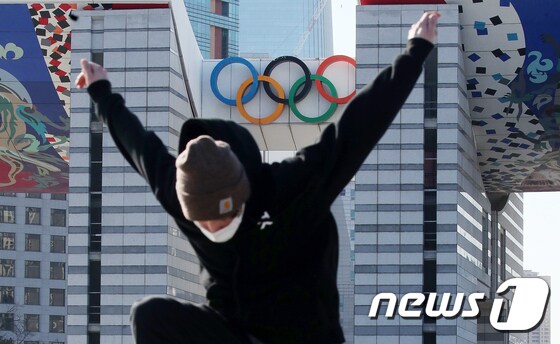 '6개월 남은' 도쿄올림픽 '확산되는 취소론에 휘청'