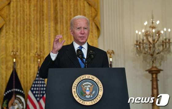 13일(현지시간) 조 바이든 미국 대통령이 워싱턴D.C 백악관에서 국제 교통 공급망 병목현상에 대한 연설을 하고 있다. 2021.10.13 © AFP=뉴스1