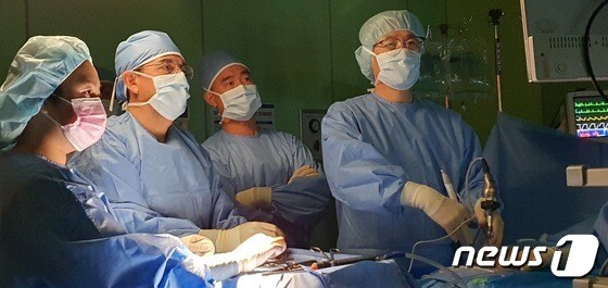 대전우리병원 의료진들의 수술 장면. © 뉴스1 DB