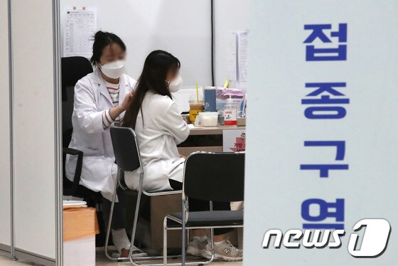'코로나19 백신 접종율 70% 돌파..위드코로나 준비'