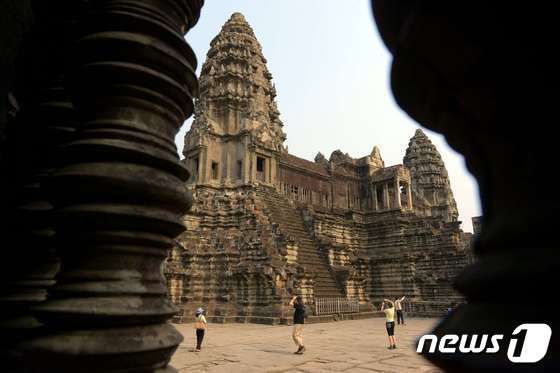 캄보디아를 대표하는 유적 앙코르와트. 앙코르와트는 돌로 만든 사원으로 12세기 초에 건설한 왕실 사원으로 크메르 미술을 대표한다. © AFP=뉴스1 © News1 노선웅 기자