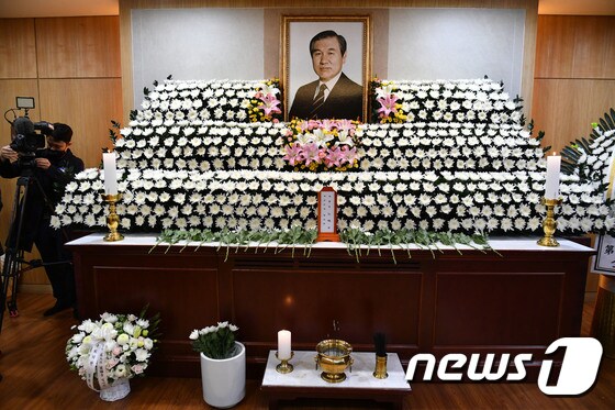 노태우 전 대통령이 향년 89세를 일기로 사망한 가운데 27일 서울대병원 장례식장에 빈소가 마련돼 있다. 2021.10.27/뉴스1 © News1 사진공동취재단