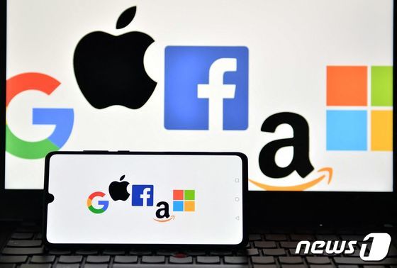 왼쪽부터 애플, 구글, 페이스북, 아마존, 마이크로소프트 로고. © AFP=뉴스1