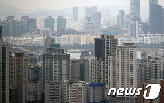 서서울 중구 남산N서울타워에서 바라본 아파트단지 모습. 2021.10.5/뉴스1 © News1 오대일 기자