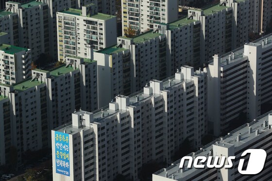 서울 여의도 63빌딩 전망대에서 바라본 아파트 밀집지역. © News1 성동훈 기자