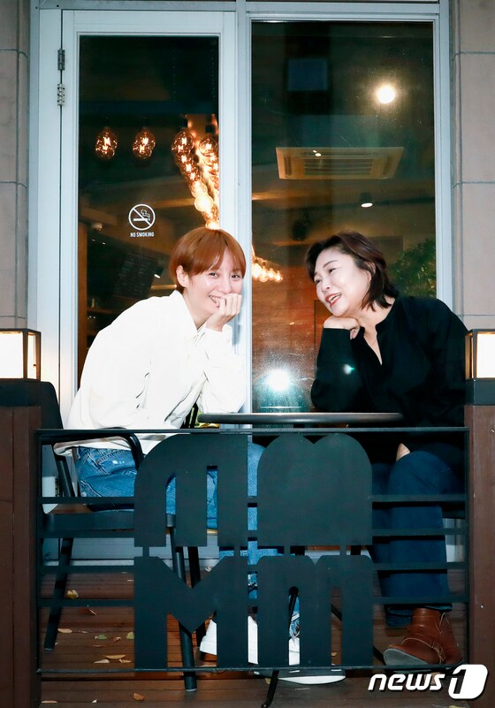 영화 '장르만 로맨스' 조은지 감독(왼쪽)과 백경숙 대표 / 뉴스1 © News1 권현진 기자