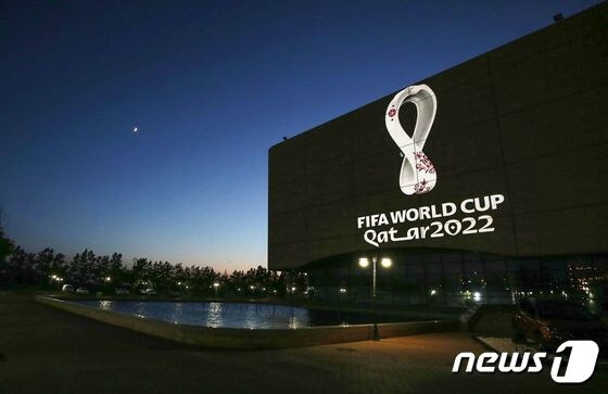 2022 카타르 월드컵 예선 대륙간 플레이오프는 내년 6월 13일과 14일에 펼쳐진다. © AFP=뉴스1