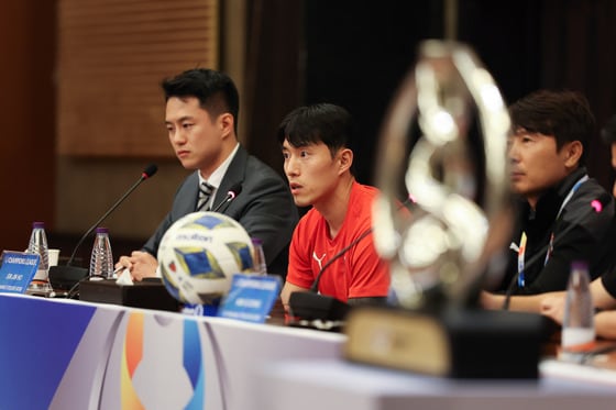 신진호(가운데))(한국프로축구연맹 제공)© 뉴스1