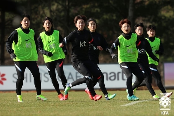 훈련 중인 여자축구대표팀(대한축구협회 제공)© 뉴스1