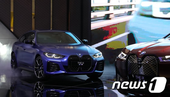 BMW의 순수 전기차 i4 M50. 2021.11.25/뉴스1 © News1 구윤성 기자