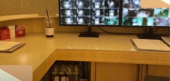 한 호텔 근무자가 공개한 브이로그에는 호텔 내부 폐쇄회로 화면 전체가 포함됐다. (유튜브 갈무리) © 뉴스1